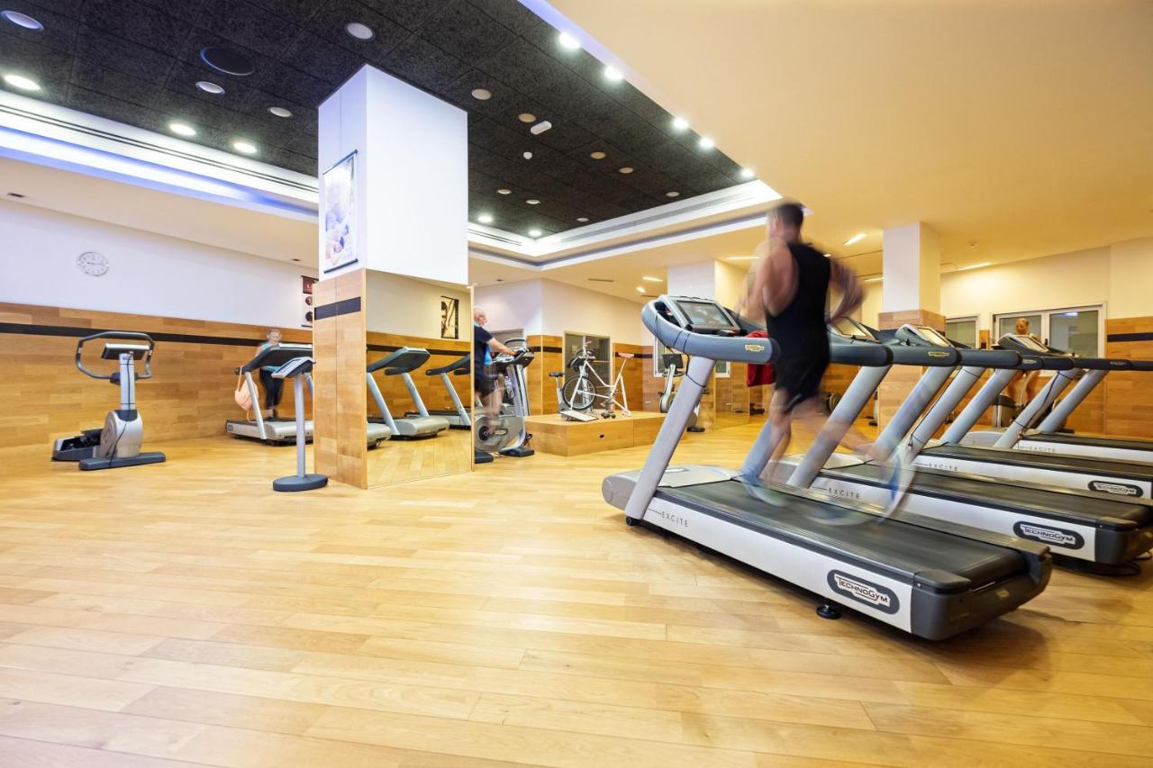 Hotel Envia Almeria Spa & Golf Aguadulce  Eksteriør billede A treadmill in a gym