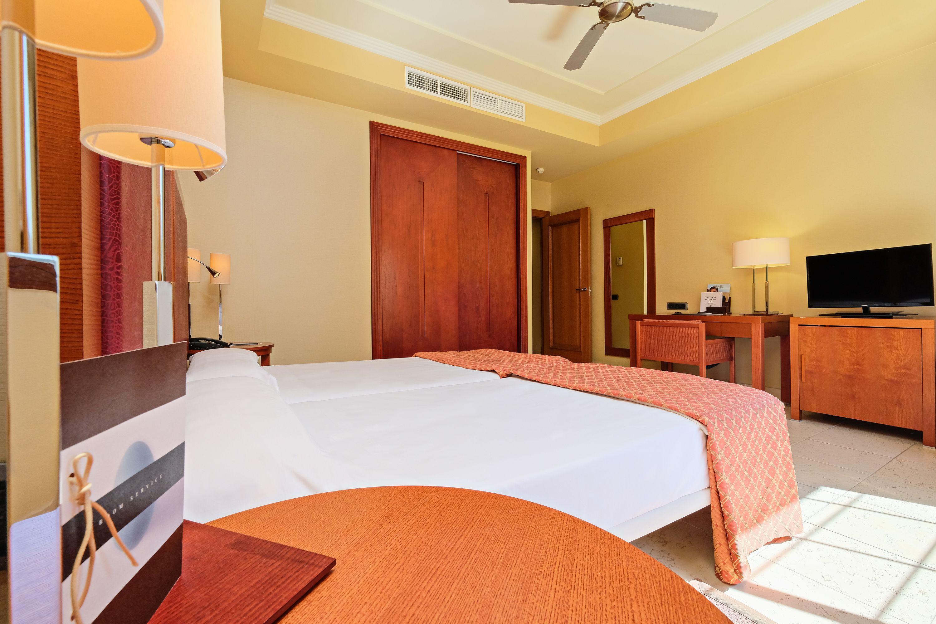 Hotel Envia Almeria Spa & Golf Aguadulce  Eksteriør billede A bedroom at the hotel