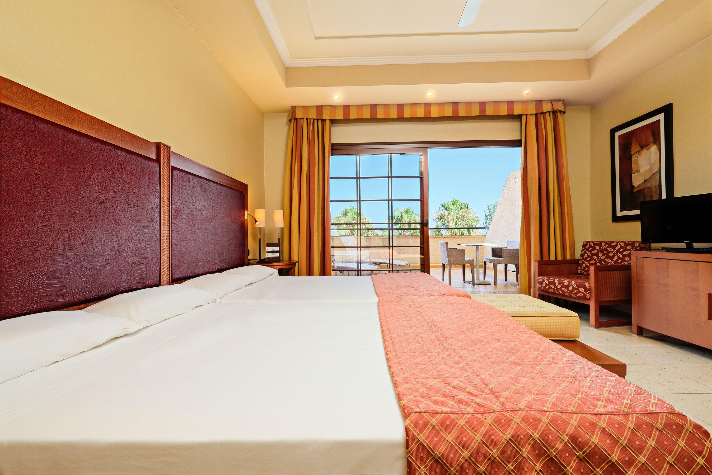 Hotel Envia Almeria Spa & Golf Aguadulce  Eksteriør billede A room at the Iberostar Grand Hotel Melia, in Playa del Inglés, Gran Canaria, Spain.